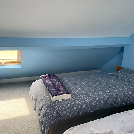 Top Of House Double Room With Free Parking In York