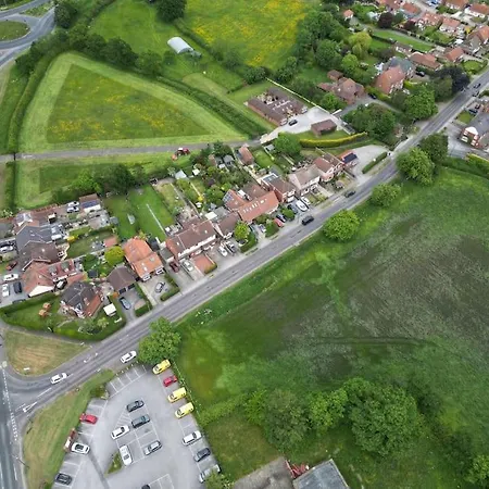 Ubytování v soukromí Of Family Occupied House Double With Free Parking In York