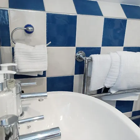 民宿 Of Family Occupied House Double With Free Parking In *