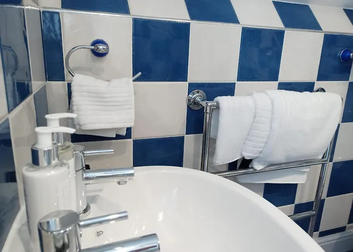 Séjour chez l'habitant Of Family Occupied House Double With Free Parking In *