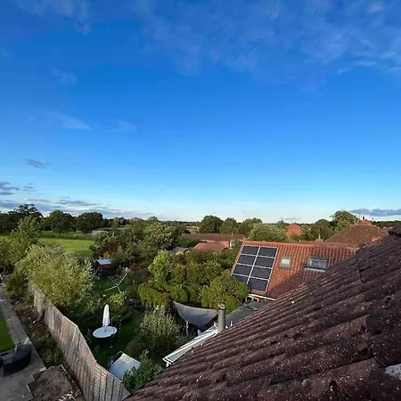 Ubytování v soukromí Top Of House Double Room With Free Parking In York *