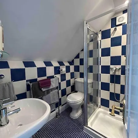 Accommodatie bij particulieren Of Family Occupied House Double With Free Parking In