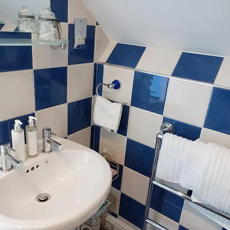 Accommodatie bij particulieren Of Family Occupied House Double With Free Parking In